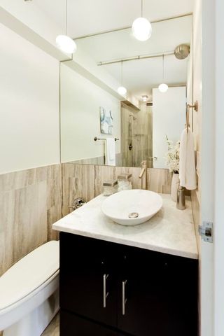 330 W Diversey Parkway 902-04, Chicago, IL 60657