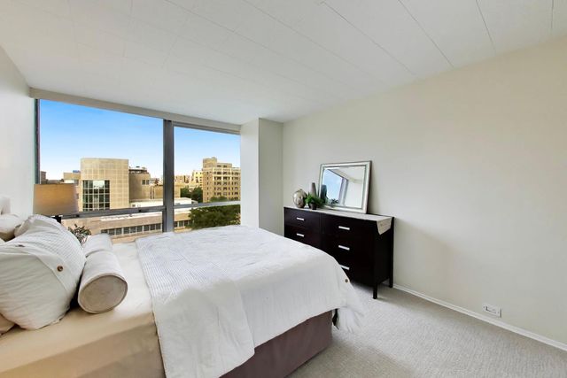 330 W Diversey Parkway 902-04, Chicago, IL 60657