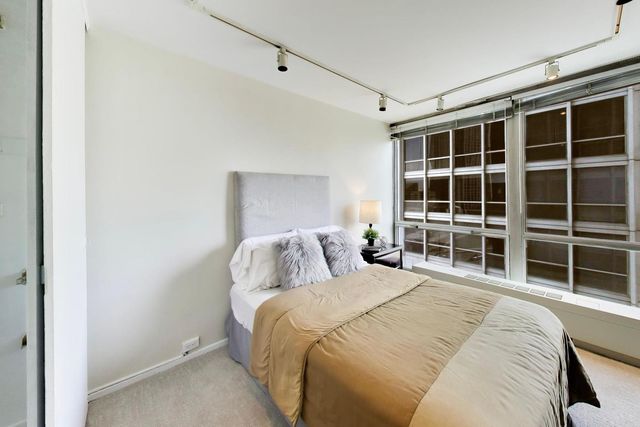 330 W Diversey Parkway 902-04, Chicago, IL 60657