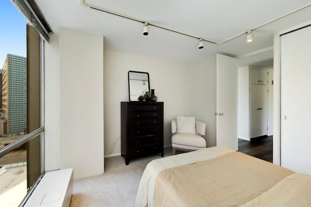 330 W Diversey Parkway 902-04, Chicago, IL 60657