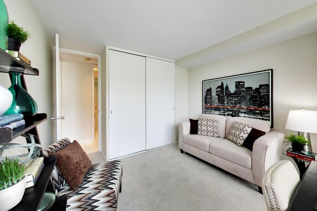 330 W Diversey Parkway 902-04, Chicago, IL 60657