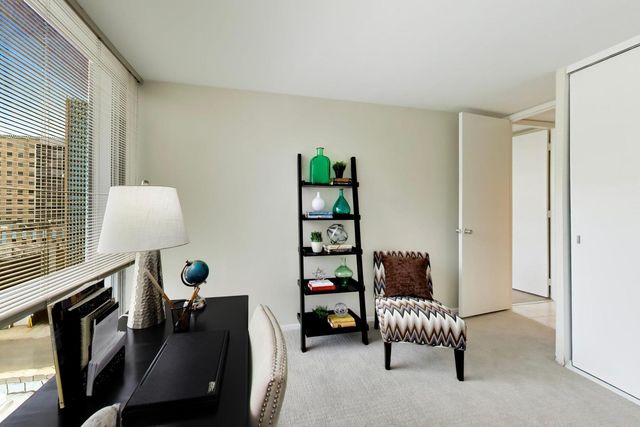 330 W Diversey Parkway 902-04, Chicago, IL 60657