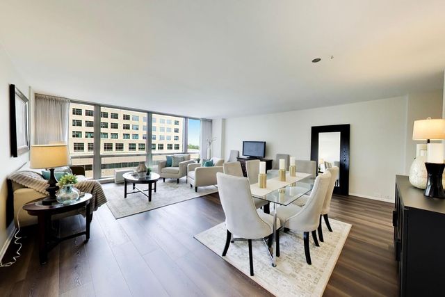 330 W Diversey Parkway 902-04, Chicago, IL 60657