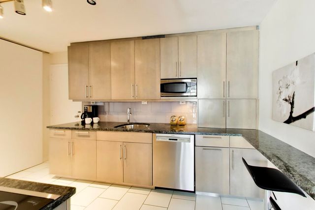330 W Diversey Parkway 902-04, Chicago, IL 60657