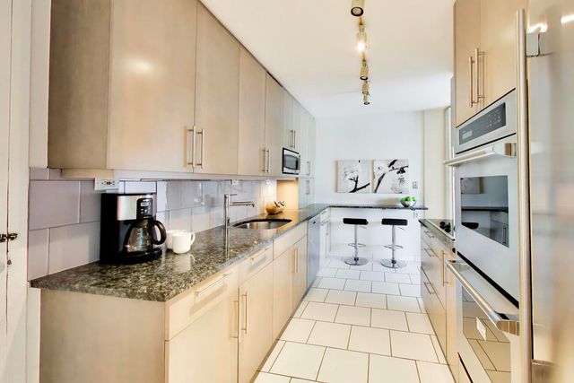 330 W Diversey Parkway 902-04, Chicago, IL 60657