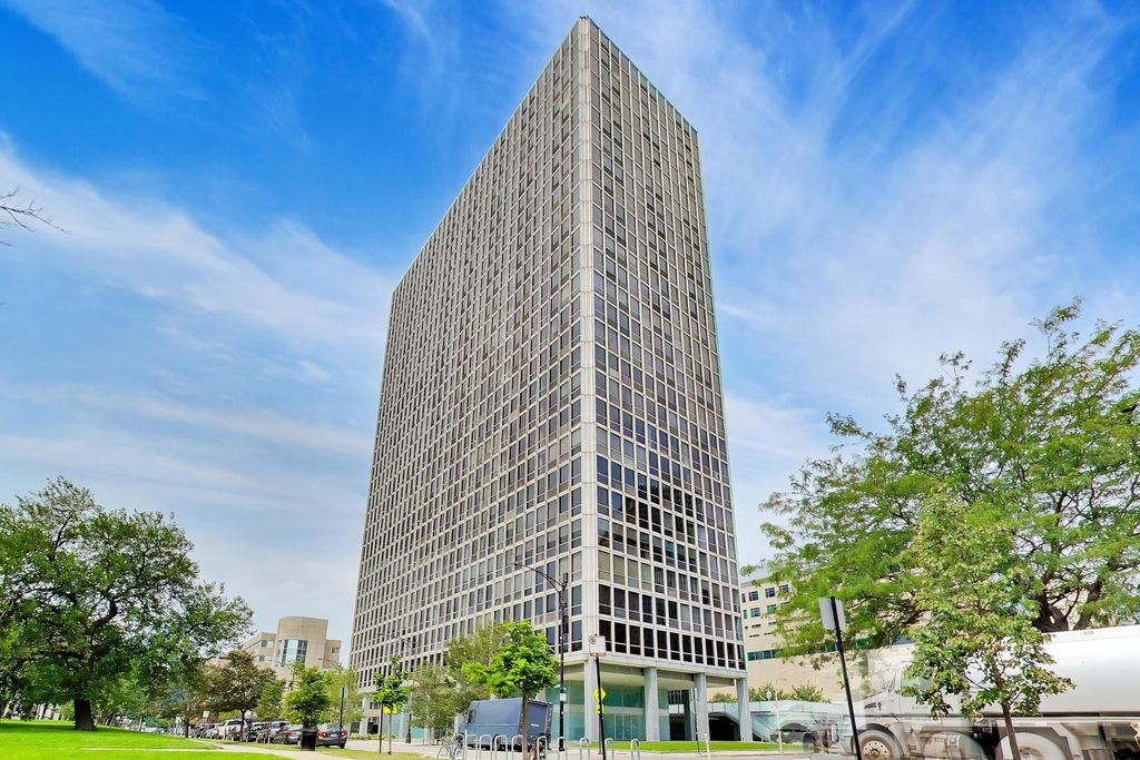 330 W Diversey Parkway 902-04, Chicago, IL 60657