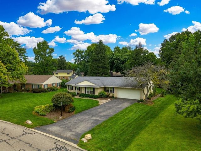 208 N Village Drive, Centerville, OH 45459