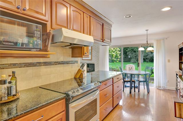 208 N Village Drive, Centerville, OH 45459