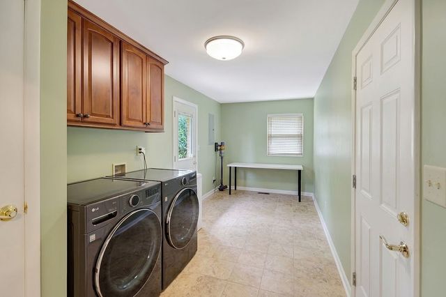 208 N Village Drive, Centerville, OH 45459