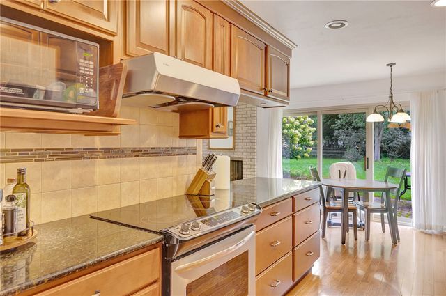 208 N Village Drive, Centerville, OH 45459