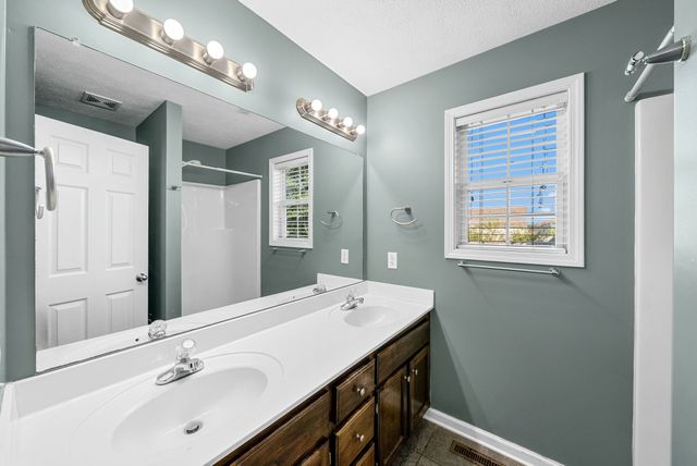 1020 Cindy Jo Ct, Clarksville, TN 37040