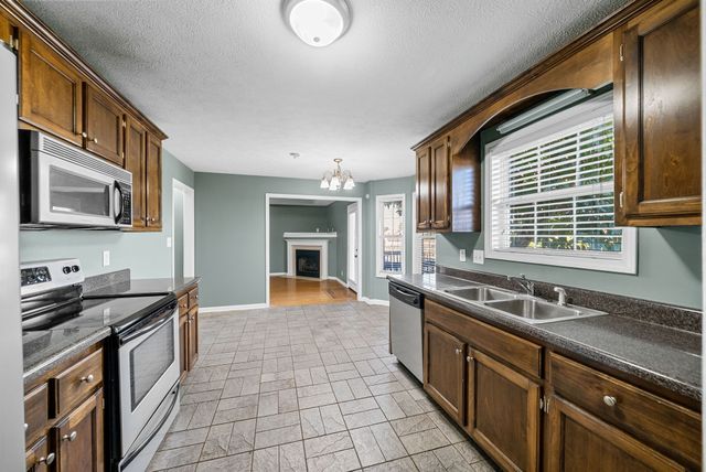 1020 Cindy Jo Ct, Clarksville, TN 37040