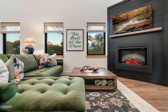 1665 Paulas Huskey Circle, Sevierville, TN 37876