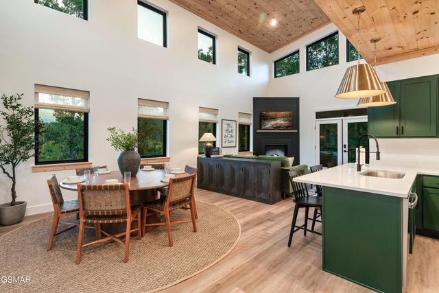 1665 Paulas Huskey Circle, Sevierville, TN 37876