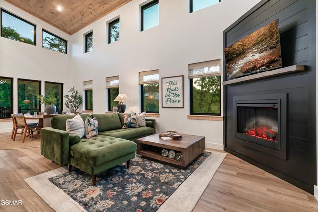 1665 Paulas Huskey Circle, Sevierville, TN 37876