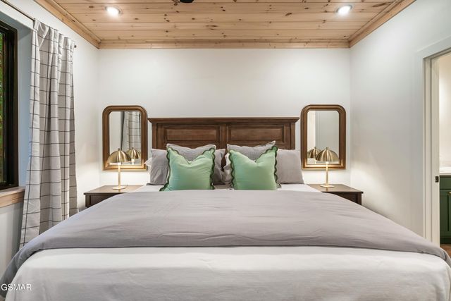 1665 Paulas Huskey Circle, Sevierville, TN 37876