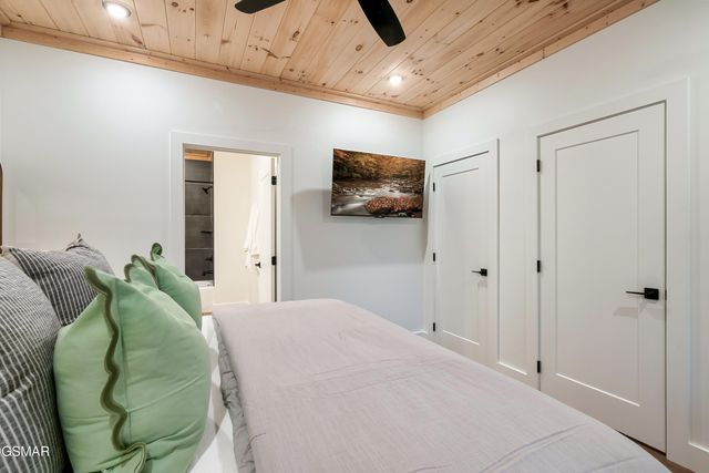 1665 Paulas Huskey Circle, Sevierville, TN 37876