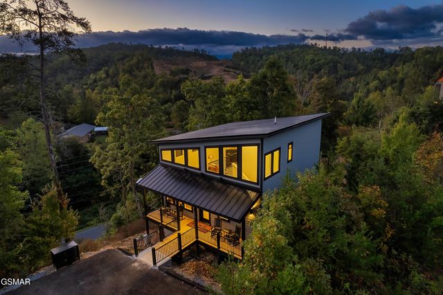 1665 Paulas Huskey Circle, Sevierville, TN 37876