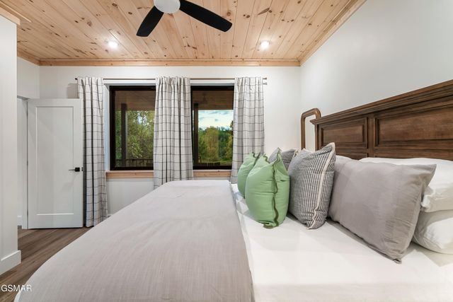 1665 Paulas Huskey Circle, Sevierville, TN 37876