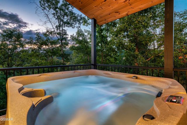 1665 Paulas Huskey Circle, Sevierville, TN 37876