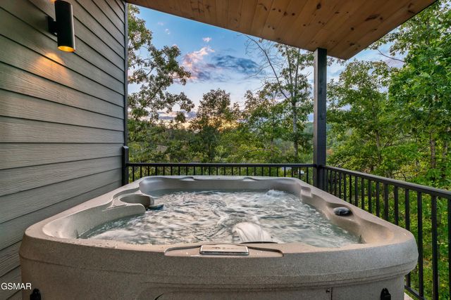 1665 Paulas Huskey Circle, Sevierville, TN 37876