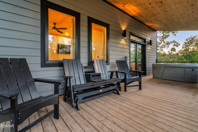 1665 Paulas Huskey Circle, Sevierville, TN 37876