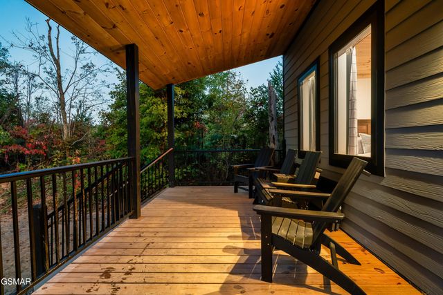 1665 Paulas Huskey Circle, Sevierville, TN 37876