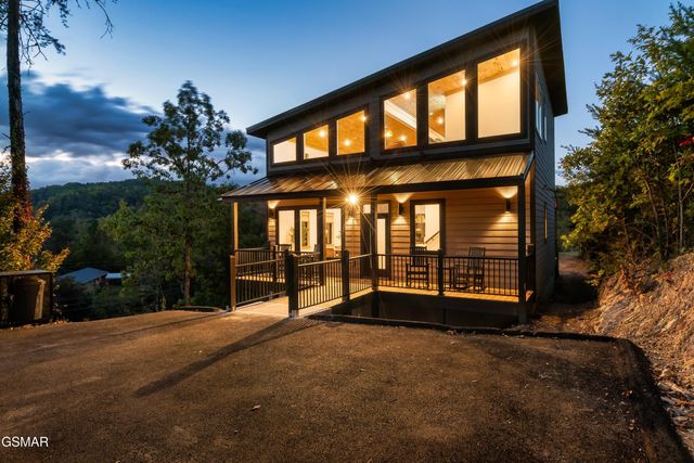 1665 Paulas Huskey Circle, Sevierville, TN 37876