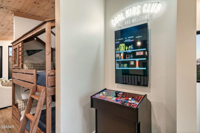 1665 Paulas Huskey Circle, Sevierville, TN 37876