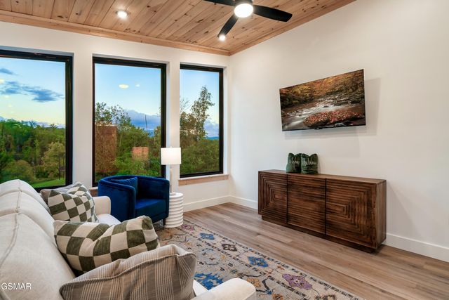 1665 Paulas Huskey Circle, Sevierville, TN 37876