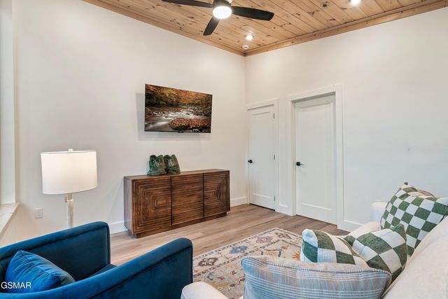 1665 Paulas Huskey Circle, Sevierville, TN 37876