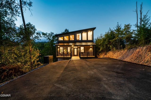 1665 Paulas Huskey Circle, Sevierville, TN 37876