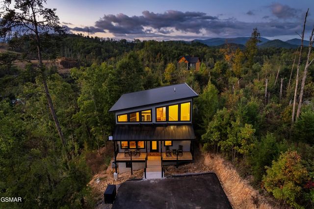 1665 Paulas Huskey Circle, Sevierville, TN 37876