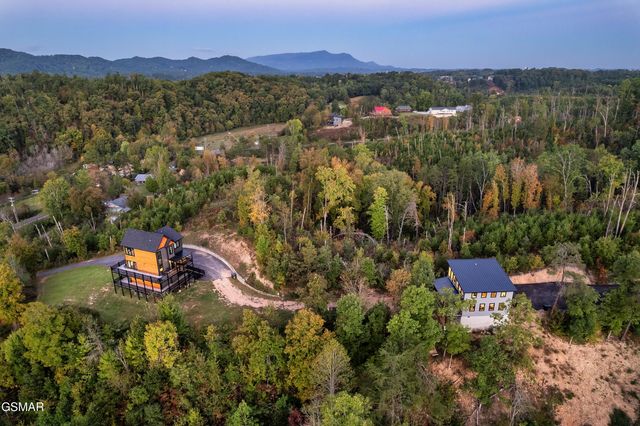 1665 Paulas Huskey Circle, Sevierville, TN 37876