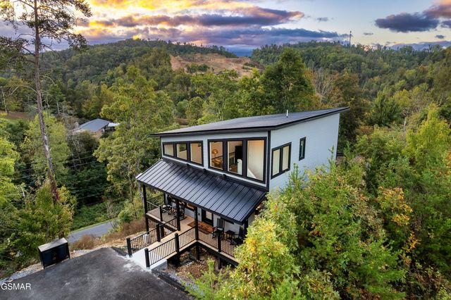 1665 Paulas Huskey Circle, Sevierville, TN 37876