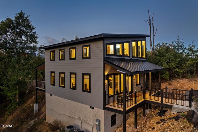 1665 Paulas Huskey Circle, Sevierville, TN 37876