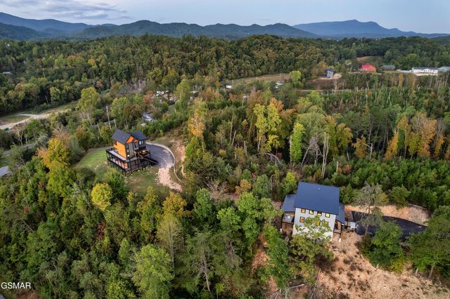 1665 Paulas Huskey Circle, Sevierville, TN 37876