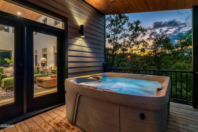 1665 Paulas Huskey Circle, Sevierville, TN 37876