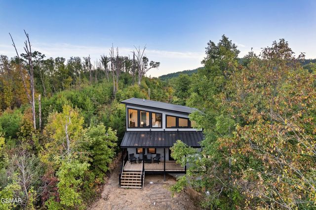 1665 Paulas Huskey Circle, Sevierville, TN 37876