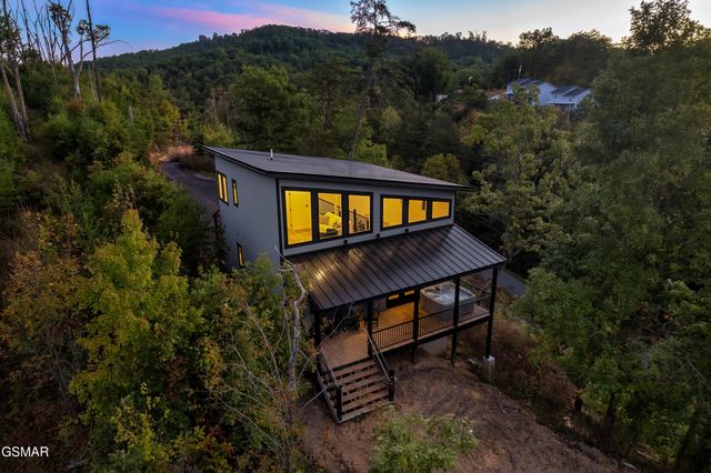 1665 Paulas Huskey Circle, Sevierville, TN 37876