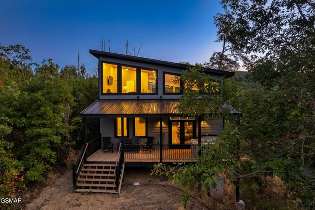 1665 Paulas Huskey Circle, Sevierville, TN 37876