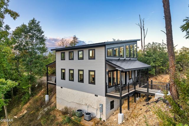 1665 Paulas Huskey Circle, Sevierville, TN 37876