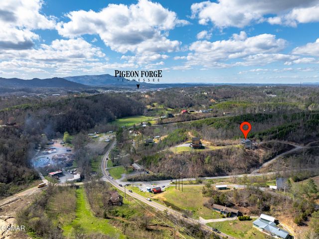 1665 Paulas Huskey Circle, Sevierville, TN 37876
