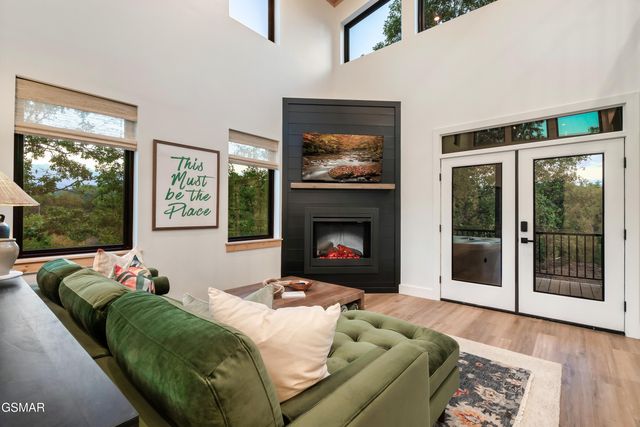 1665 Paulas Huskey Circle, Sevierville, TN 37876