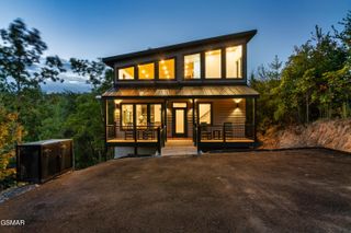 1665 Paulas Huskey Circle, Sevierville, TN 37876