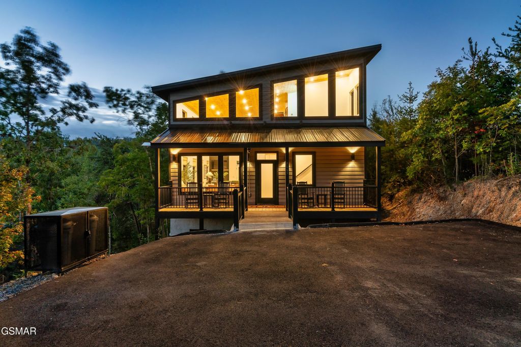 1665 Paulas Huskey Circle, Sevierville, TN 37876