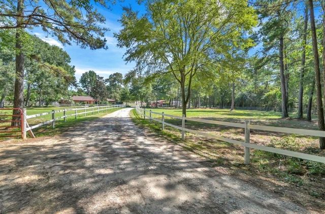 26768 B Dobbin Huffsmith Road, Magnolia, TX 77354