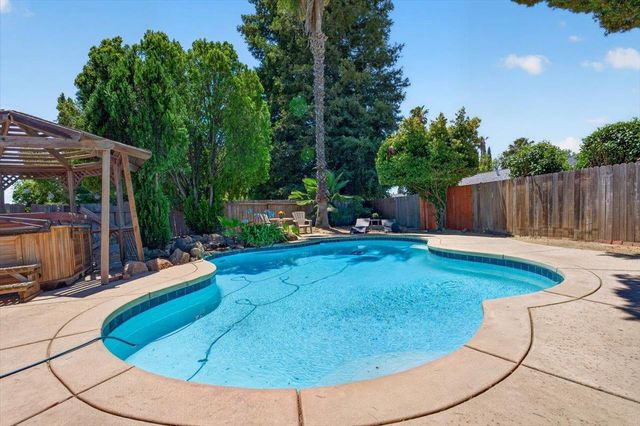 10 Tananger Ct, Sacramento, CA 95833