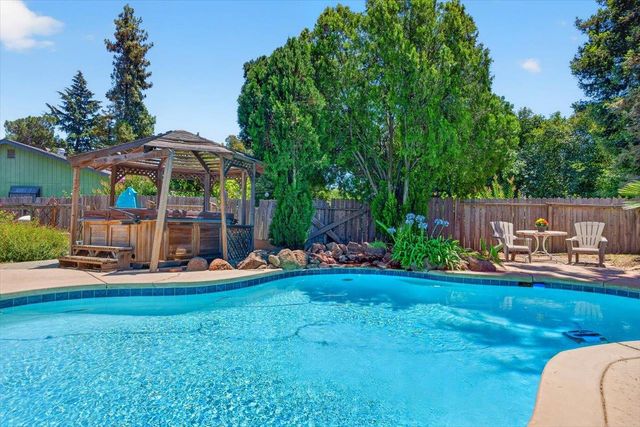 10 Tananger Ct, Sacramento, CA 95833