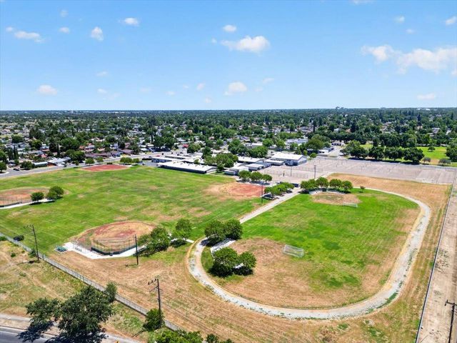 10 Tananger Ct, Sacramento, CA 95833
